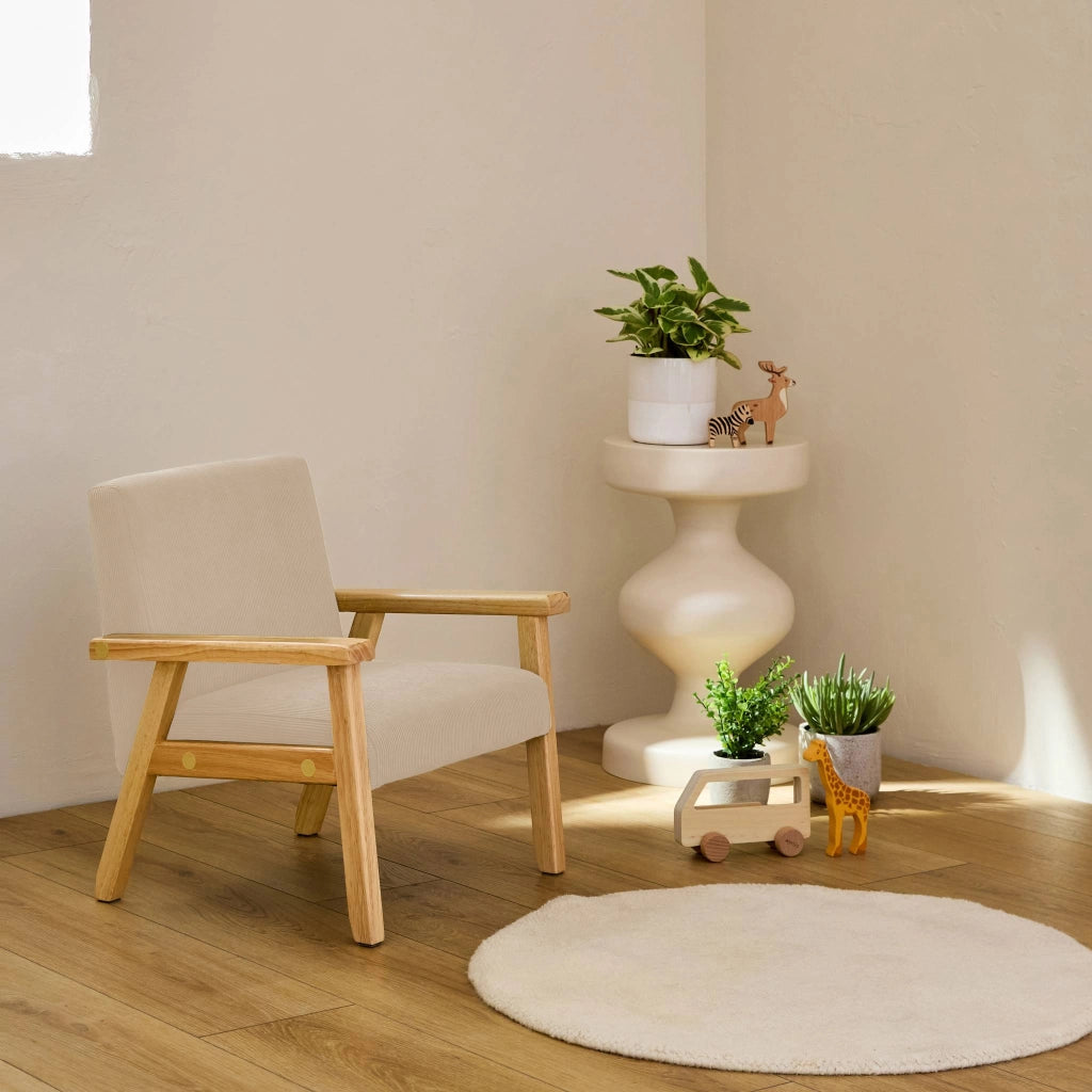 Poltrona scandinava per bambini in velluto a coste e legno di gomma,