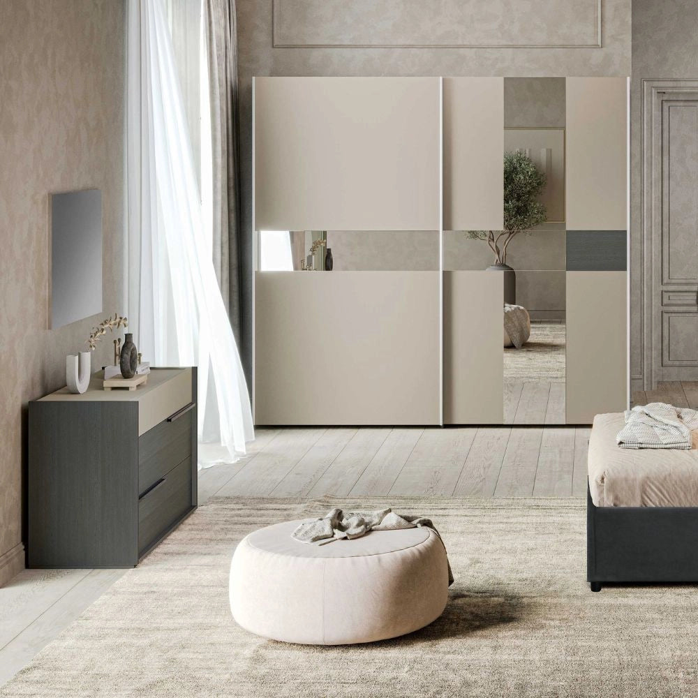 Camera da letto Tania grigio e talco armadio scorrevole con specchi e letto contenitore Napoli