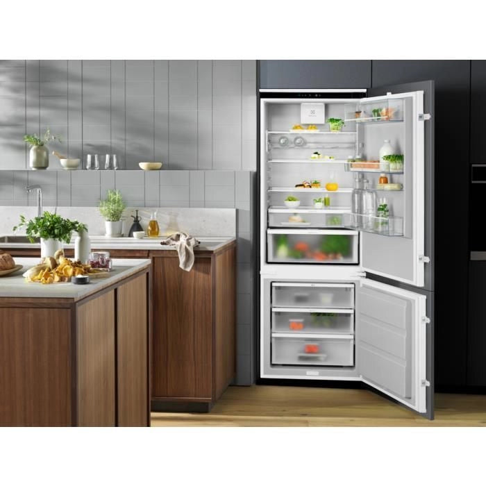 Electrolux KNR7TE75S frigorifero con congelatore Da incasso 376 L E Bianco