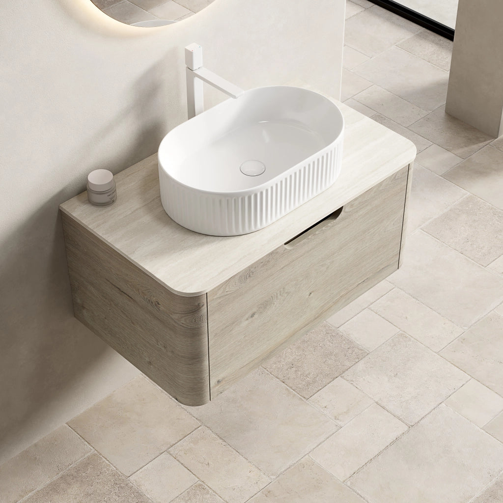 Mobile bagno sospeso con lavabo ovale in ceramica e 1 cassetto soft close; top in pietra sinterizzata per bagno