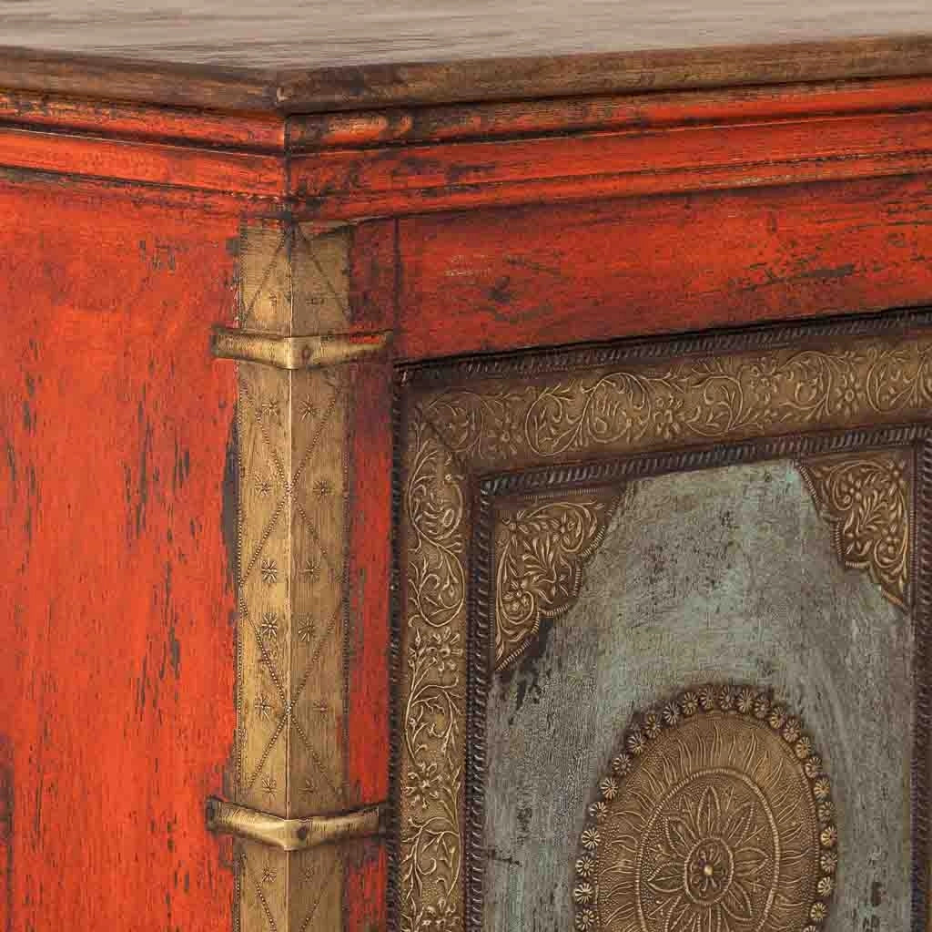 Armadio in legno intagliato rosso 102x44x183