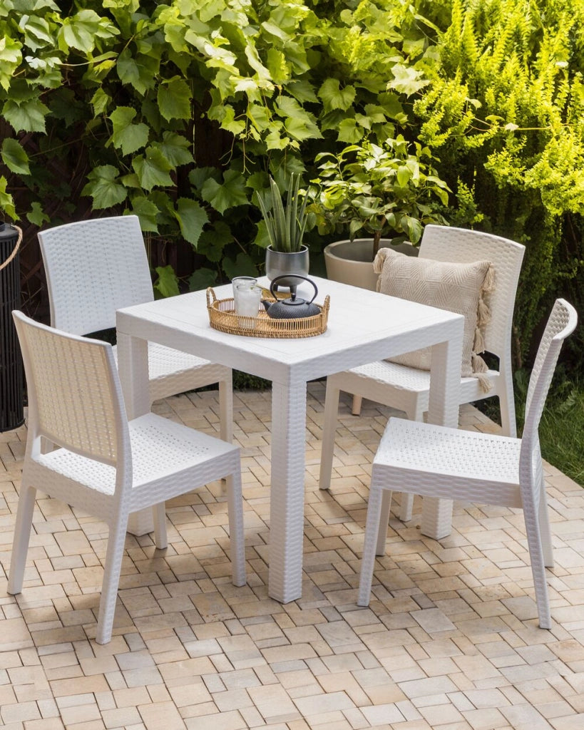 Set di 4 sedie da pranzo da giardino bianche in materiale sintetico impilabili per esterno minimalista