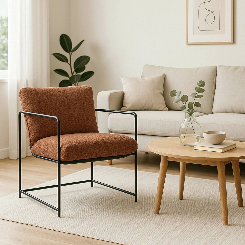 Poltrona Appare, Poltrona rivestita in tessuto bouclÒ©, Sedia imbottita, Seduta con braccioli in metallo, 61x67h75 cm, Marrone