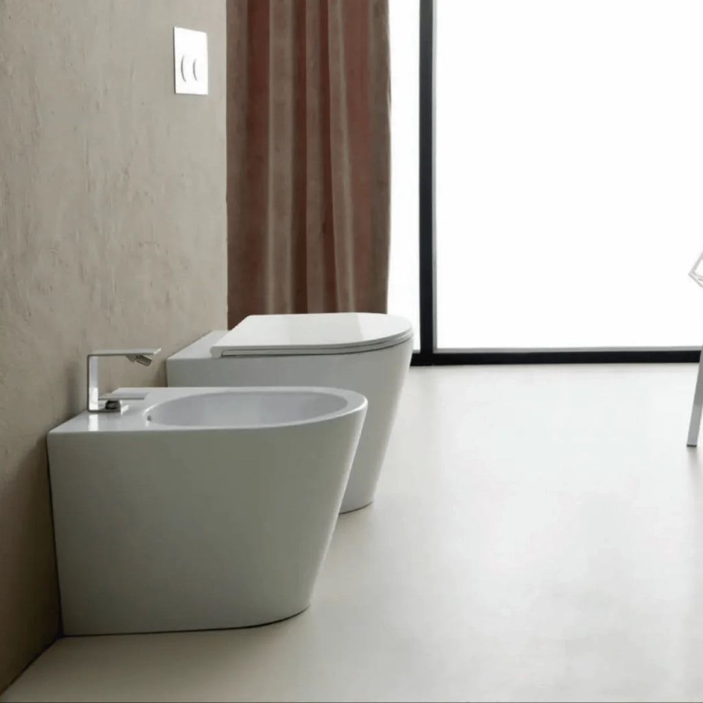 Coppia Di Sanitari Da Terra Alice Ceramica Filo Muro Senza Brida Bianco Lucido "Hide Round"