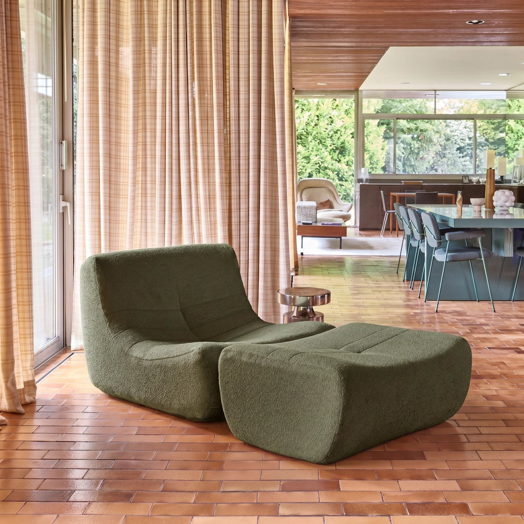 Poltrona bouclé testurizzata con poggiapiedi, verde kaki