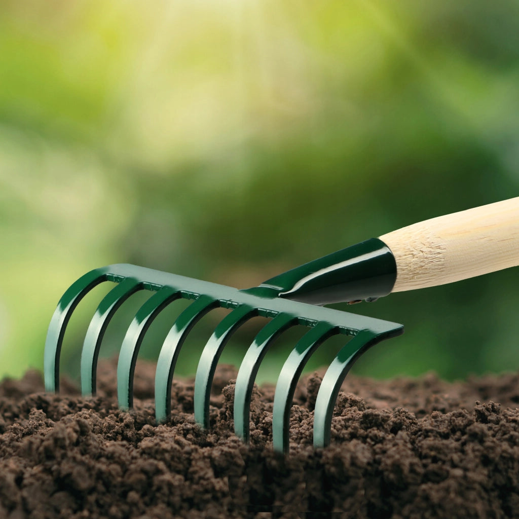 KADAX Piccolo rastrello per foglie ed erba da giardino, 66 cm, 8 denti, manico in legno