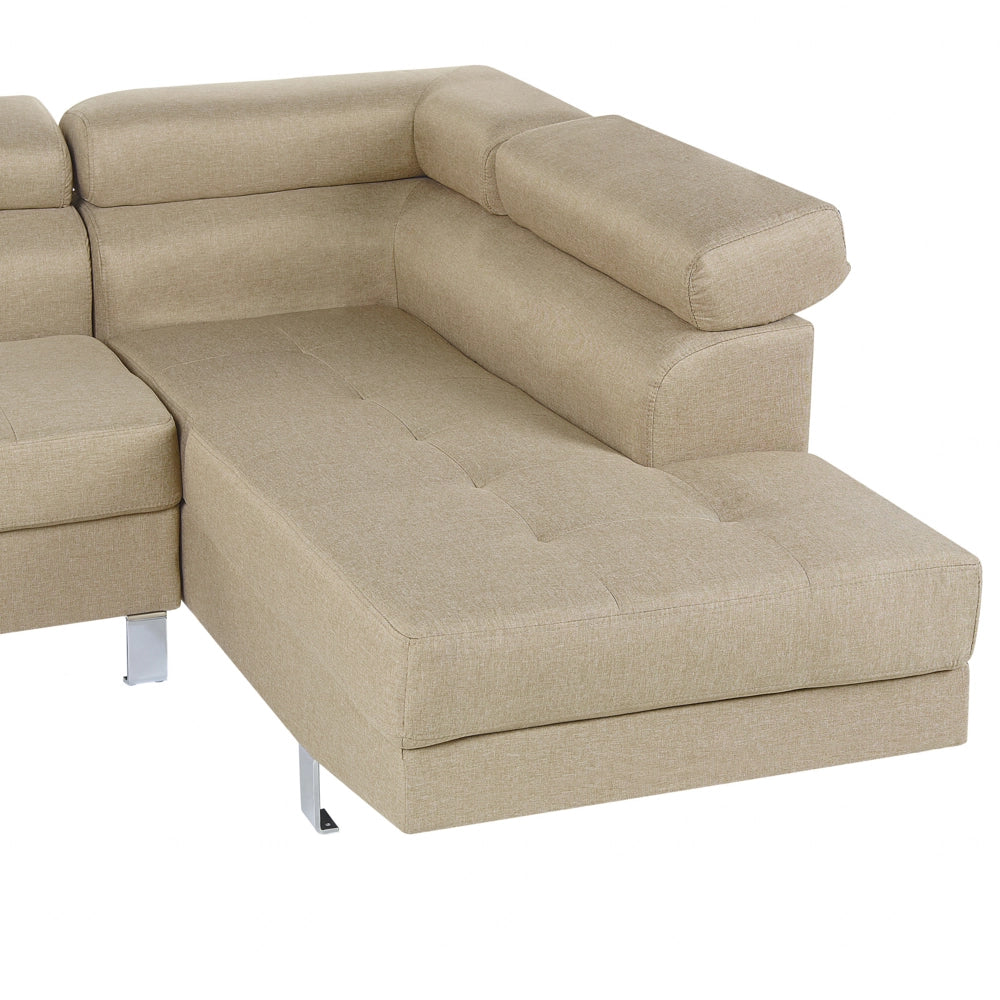 Divano angolare in tessuto beige chiaro con poggiatesta e braccioli regolabili a forma di L