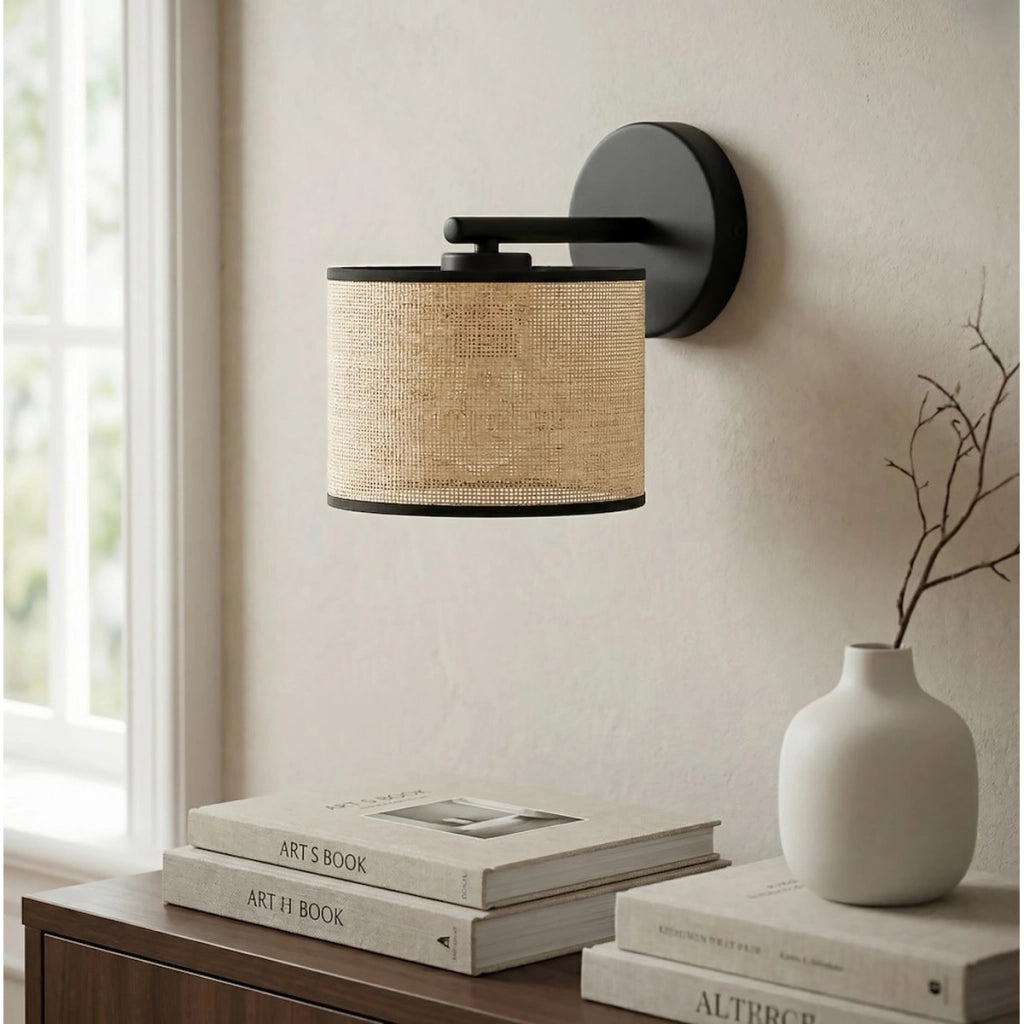 Lampada da parete ECO in acciaio nero e rattan