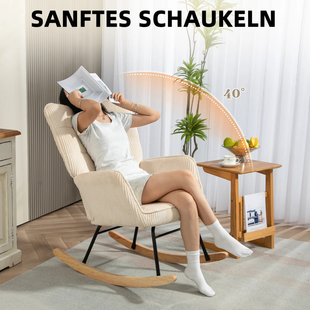 Poltrona a dondolo beige con schienale alto, braccioli e base in legno