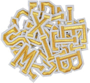 Lettere A-Z - 52 Stuks Punti Adesivi d'Oro - Lettere Ingrainate - Ferro per Attaccare/Allacciare - Tessuto di Alta Qualità - Sostenibile e Leggero - Punti Adesivi per Applicazione