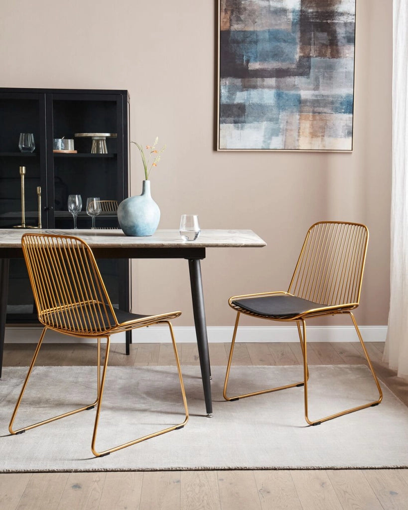 Set di 2 sedie da pranzo in metallo oro con schienale in filo di ferro e cuscini in ecopelle stile elegante glamour