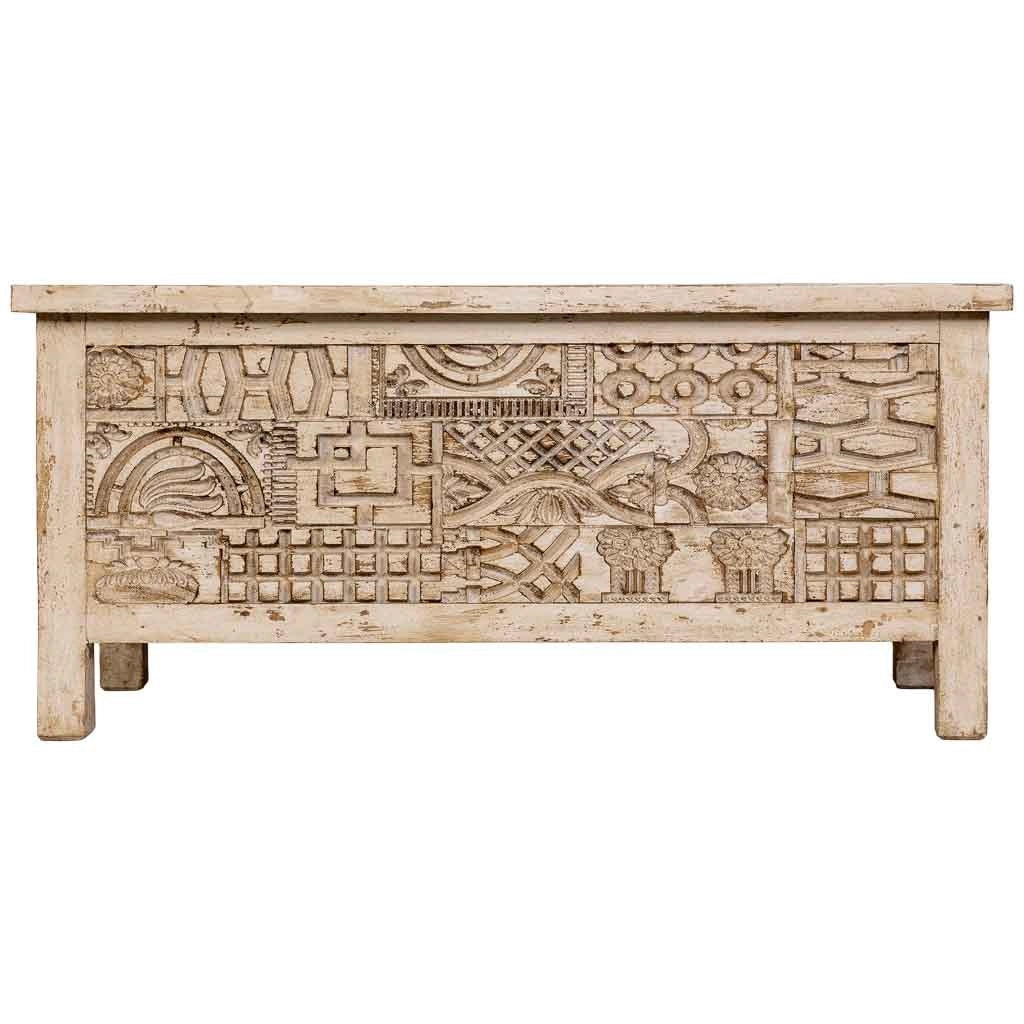 Baule in legno beige intagliato a mano 100x40x46h cm