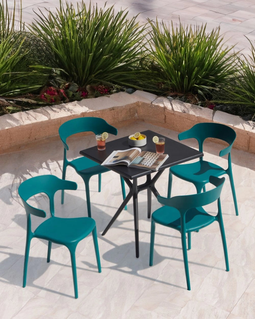 Set di 4 sedie da giardino Teal in polipropilene leggero e resistente agli agenti atmosferici in plastica per interni e per esterni.