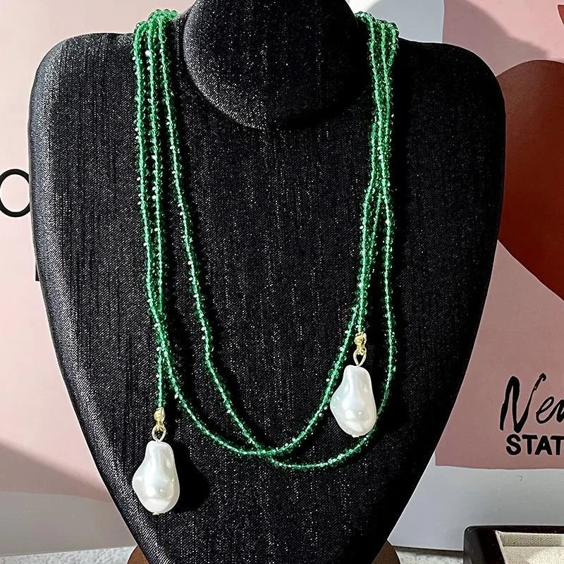 Collana artigianale con perle barocche e perline verde smeraldo
