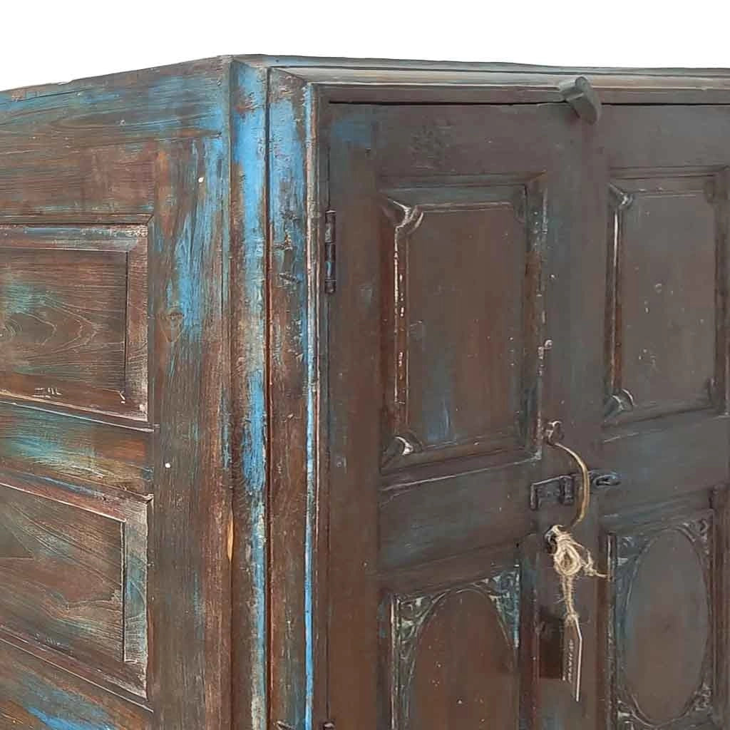 Armadio in legno con finitura artigianale marrone 75x36x138h cm