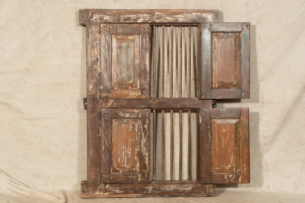 Biscottini Finestra finestrina grata porta in legno massello e in ferro antica e vecchia con telaio da interno o da esterno