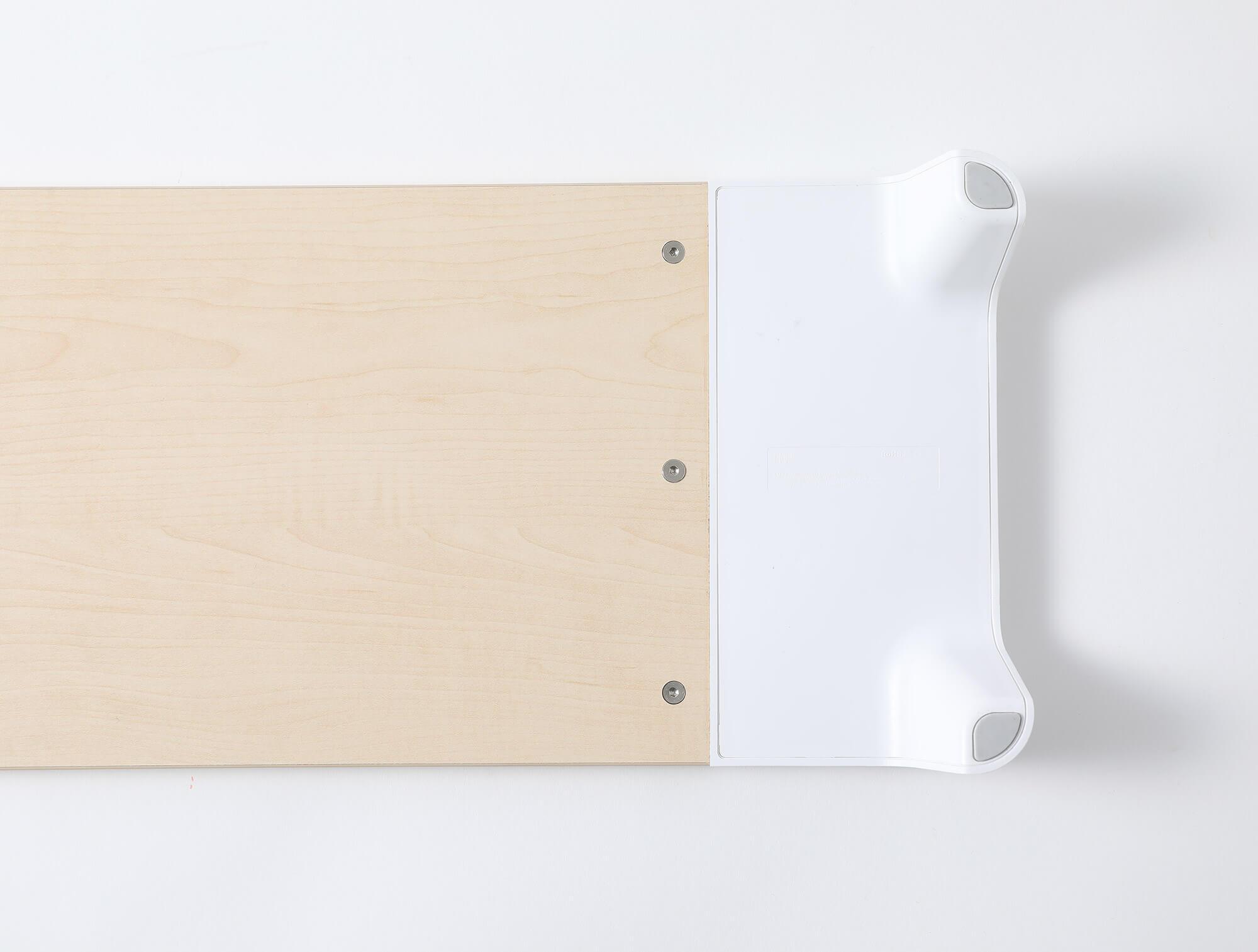 Supporto Monitor da Scrivania 56x20x5,7 cm con Base di Ricarica Wireless in MDF e Plastica Bianco