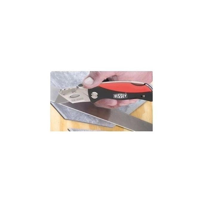 BESSEY DBKPH-EU Taglierino a Lama Fissa Lunghezza 160 mm con 5 Lame di Ricambio colore Nero Rosso
