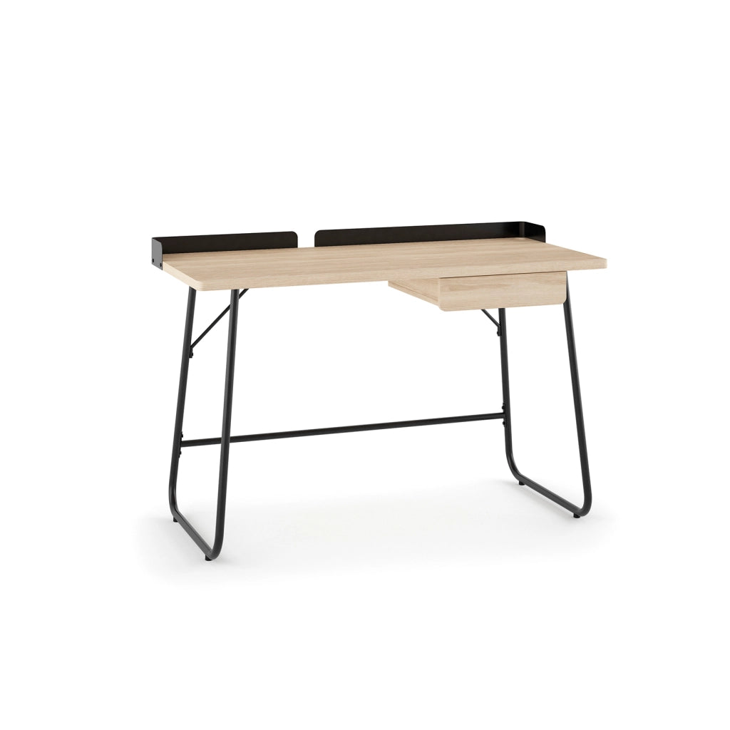 Scrivania Hispanohogar effetto rovere e gambe in acciaio nero 78x121x56cm