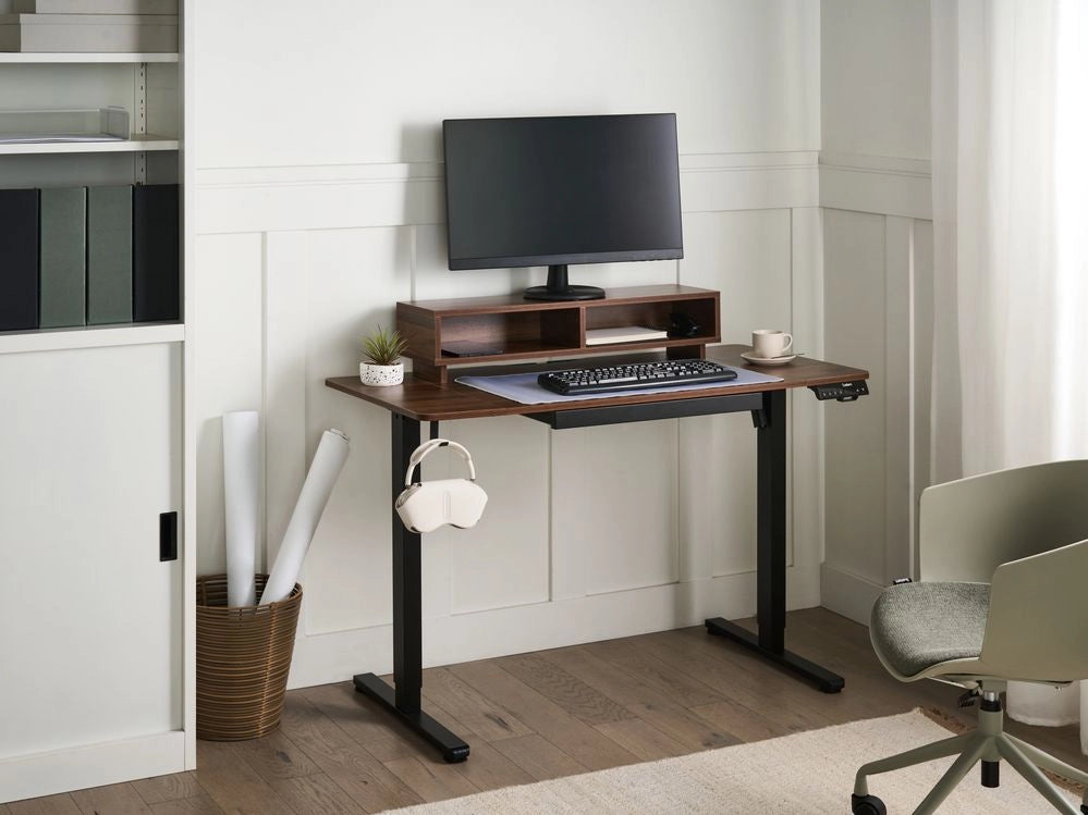 Scrivania regolabile elettricamente Piano marrone Struttura e gambe in acciaio nero 120 x 60 cm Supporto e tappetino per mouse Design moderno