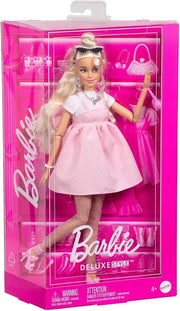 EIC Barbie - Bambola Deluxe Style n.3, con capelli biondi in uno chignon e abito Barbiecore rosa pastello, accessori com