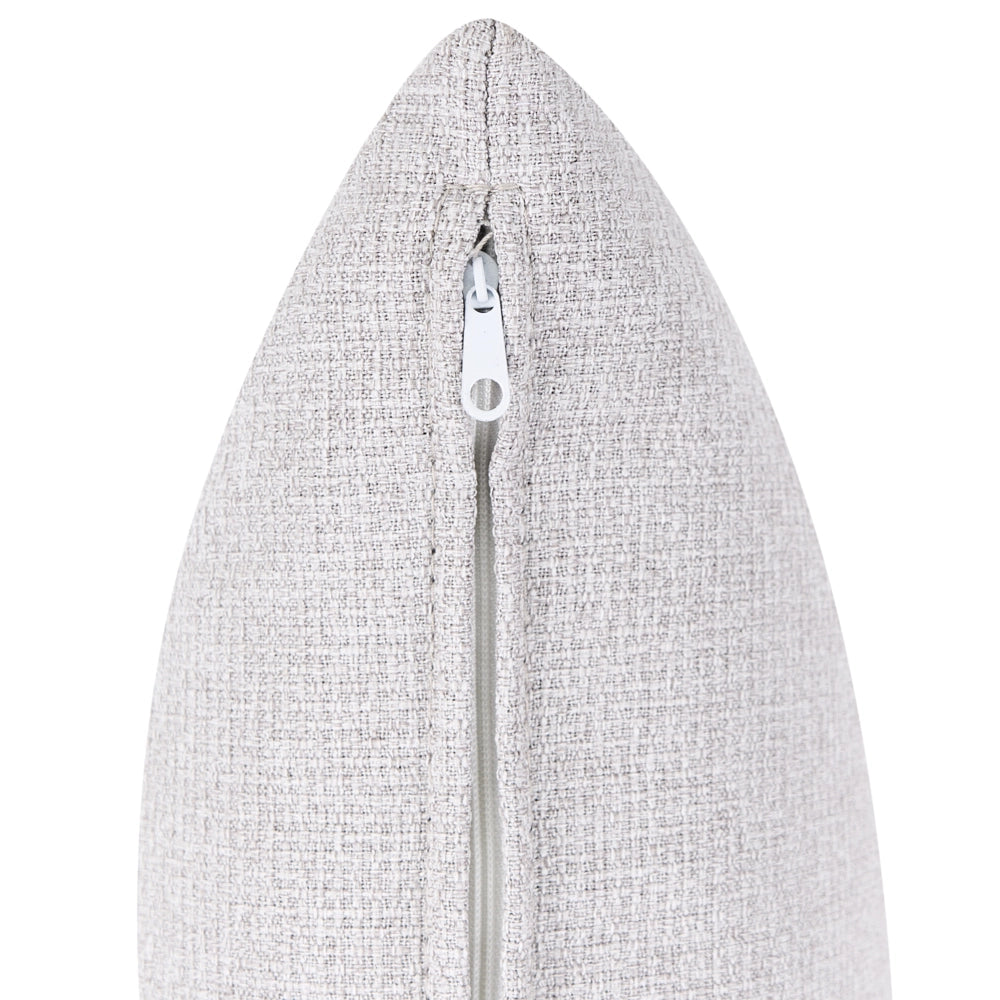 Divano a 3 posti in tessuto grigio chiaro con cuscini decorativi extra e gambe rivestite stile retrò-moderno