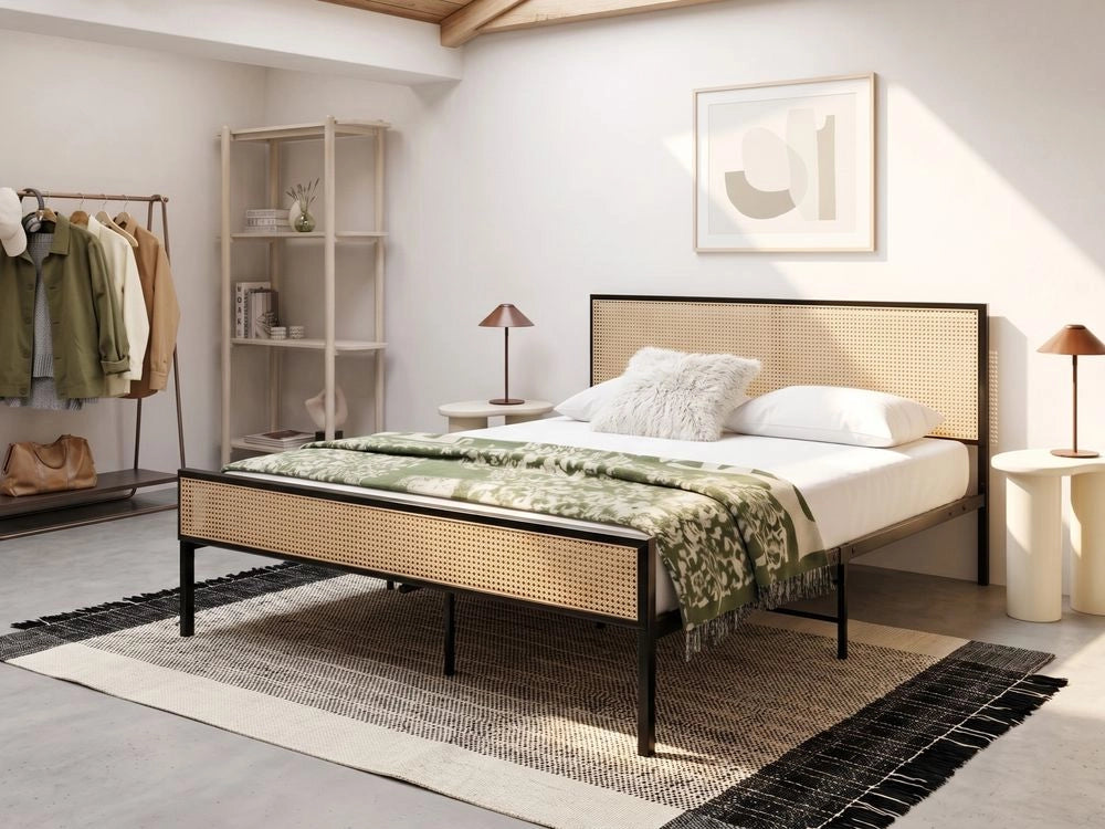 Letto matrimoniale imbottito in tessuto nero con rete a doghe e gambe in legno 140 x 200 cm stile contemporaneo