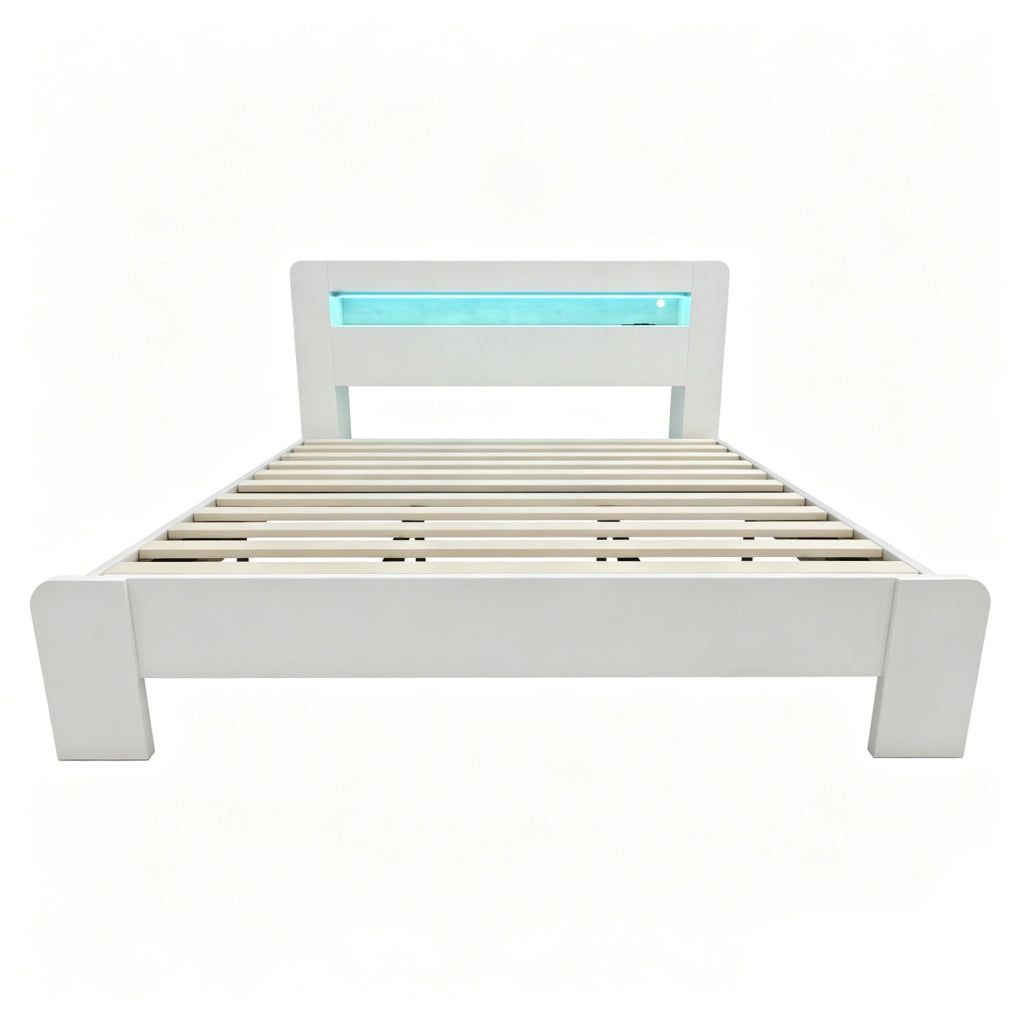 Letto matrimoniale ULEVR 180x200 cm con testiera contenitore, LED e prese integrate, bianco