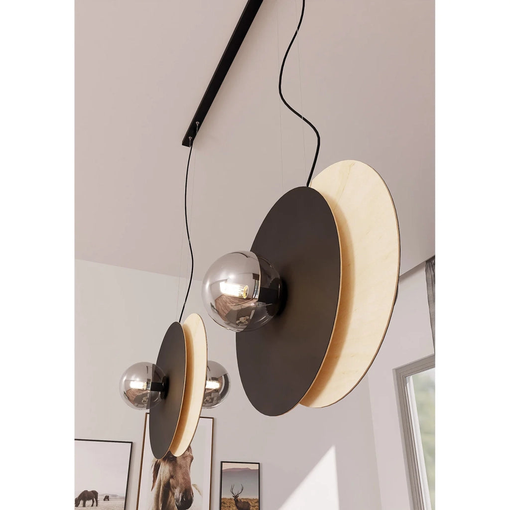 Sospensione Minimal Nordica Brigid 4 Luci In Acciaio Nero E Legno Vetro Fumè