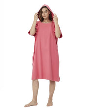 Poncho per donna, uomo, adulto e adolescente, poncho da bagno ultraleggero e veloce asciugatura, poncho di microfibra, anche da utilizzare come aiuto per avvolgersi dopo il bagno (rosso)