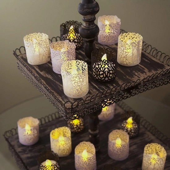 Set di 24 LED-theelichti senza fiamma in contenitore decorativo a forma di candela - Nero con disegno di cuore - Per una decorazione accogliente in casa - Incluso involucro di carta