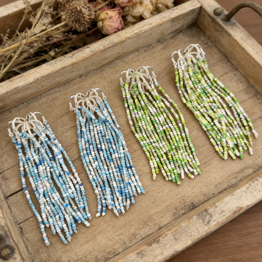 Orecchini pendenti con nappe sfumate di verde per donna, sofisticati orecchini con perline di cristallo a tema fuochi d'artificio.