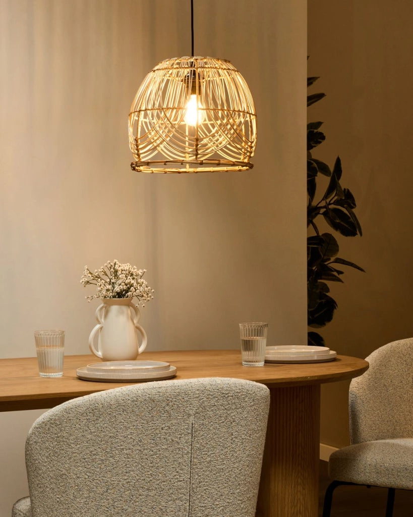 Lampada a sospensione in rattan naturale con struttura in ferro intrecciata Illuminazione fatta a mano di ispirazione boho