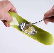 Manicotto per Aglio a Soffietta - Accessorio Cucina con Maniglia Comoda