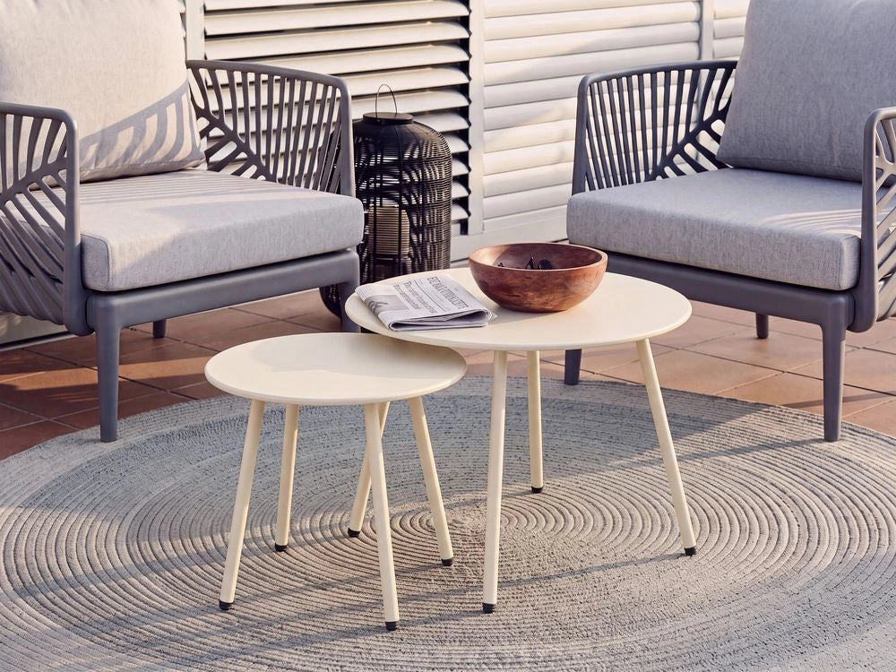 Set di 2 tavolini da giardino in acciaio verniciato a polvere 50x50x40/60x60x45 cm, resistenti alle intemperie, colore beige