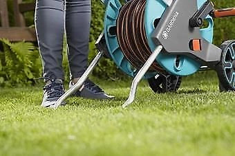Gardena 18515-20 AquaRoll M Easy Carrello Avvolgitubo Manuale Capacita' 60 m Diametro Tubo 13 15 19 mm con Stop Goccia e Resistenza al Gelo colore Nero Blu Arancione