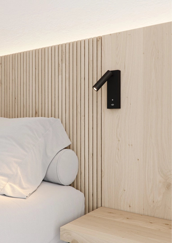 Pure Applique LED da Parete Wall 4W 2700K Orientabile con Caricatore USB-C Integrato e Tre Intensità Luminose Finitura Nero Opaco 30-2700K-NE
