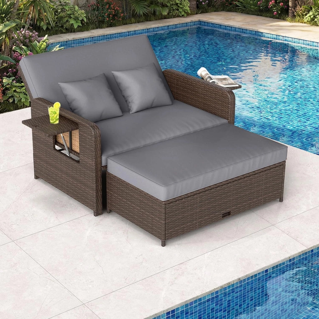 Lettino Prendisole in Rattan, Set 2 Pezzi con Divanetto & Pouf Contenitore, Schienale Regolabile a 4 Livelli e Tavolini Laterali Pieghevoli, Sdraio Doppia per Giardino e Piscina (Grigio)