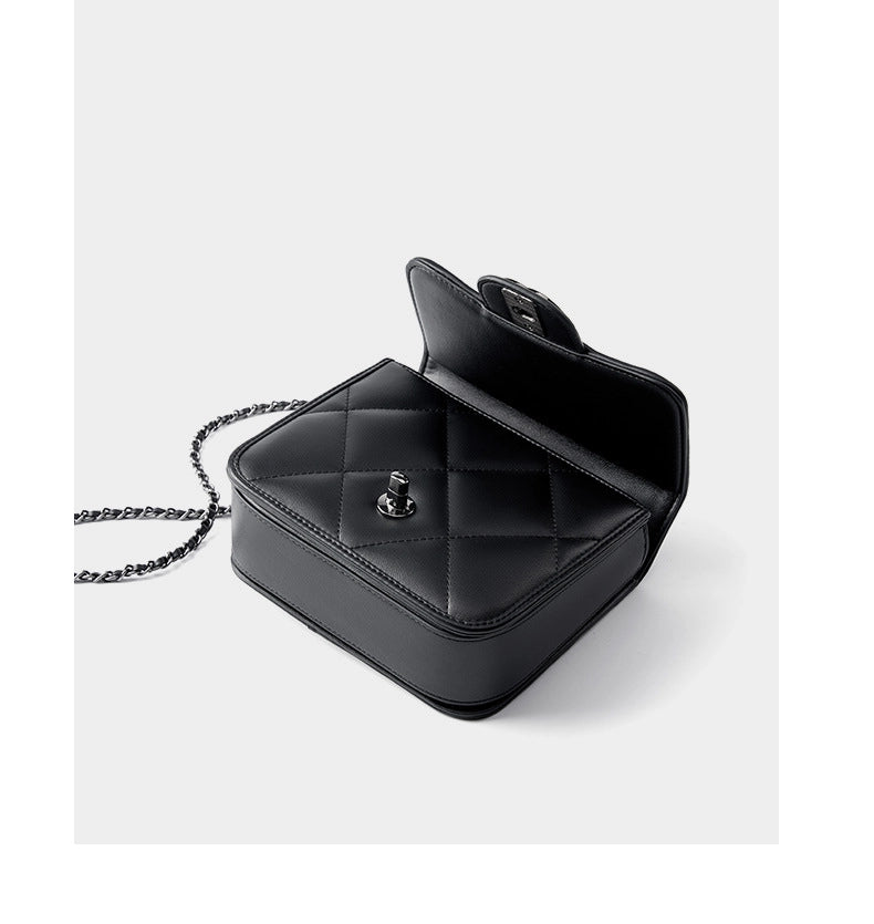 Borsa a tracolla da donna in vera pelle, graziosa, con tracolla lunga, colore nero.