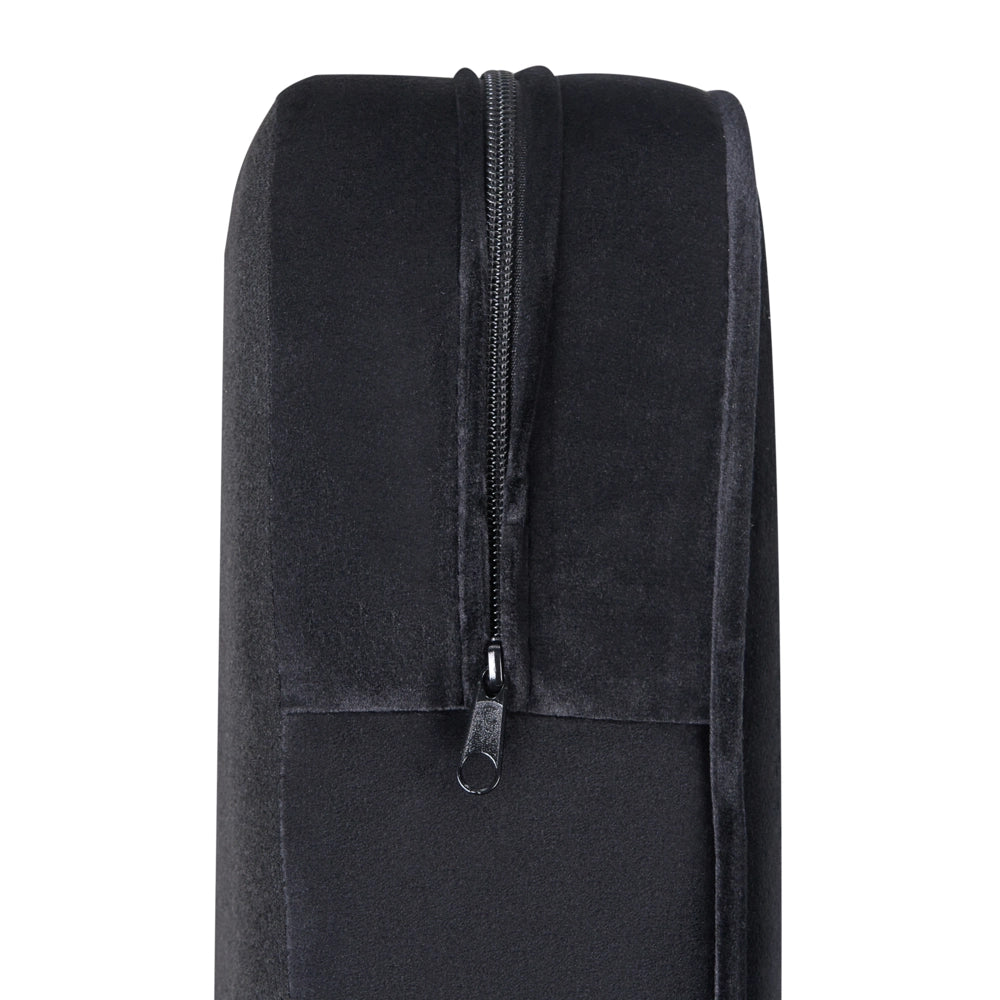 Poltrona Chesterfield Rivestimento in Tessuto Velluto Nero Gambe in Legno Scuro Contemporanea