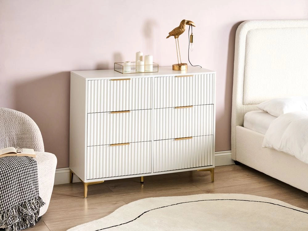 Cassettiera bianco MDF 6 Cassetti Gambe in Metallo Maniglie Fronti Scanalati Design Moderno Camera da Letto Soggiorno