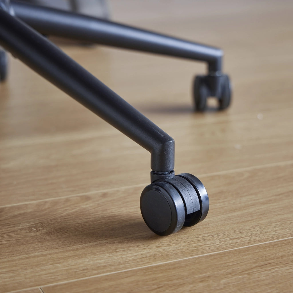 Sedia da ufficio girevole con ruote e altezza regolabile braccioli imbottiti in pelle e metallo nera 52 × 46 × 33 cm