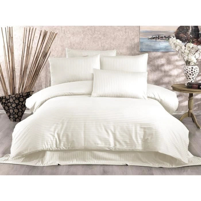 Completo letto - 1 copripiumino 220 x 240 cm + 2 federe 60 x 60 cm - 70% poliestere, 30% cotone - Crema