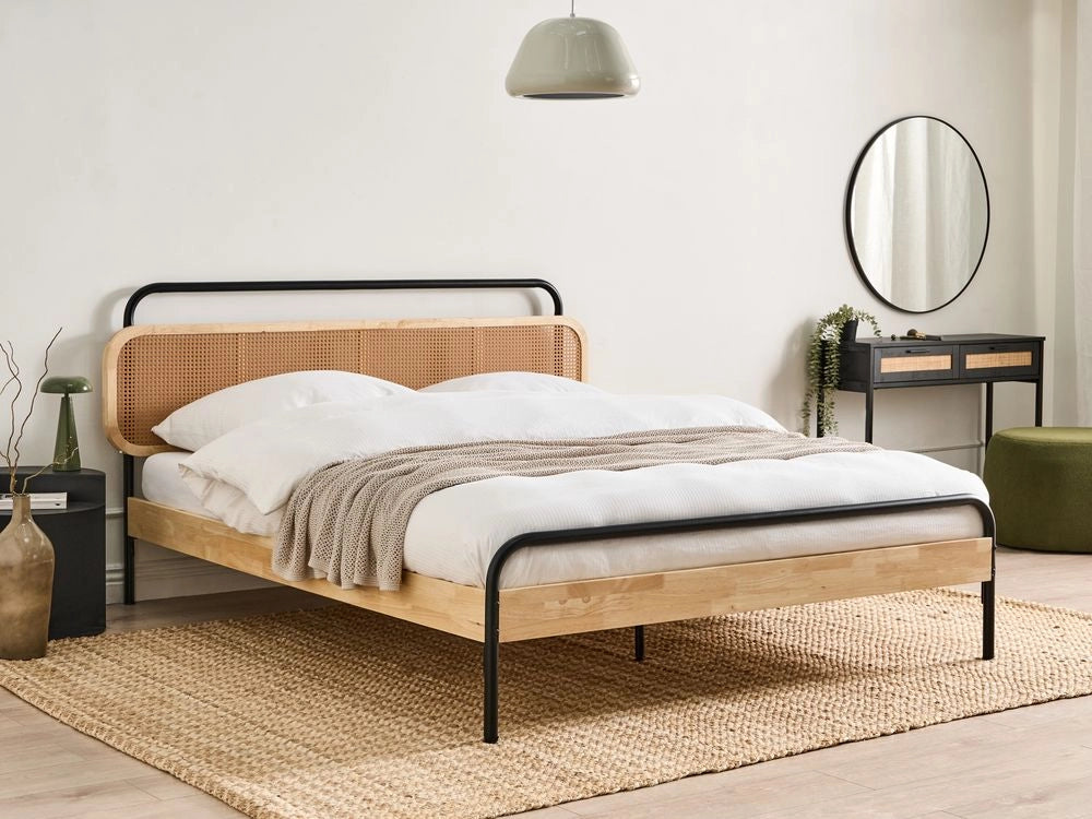 Letto matrimoniale moderno base a doghe con testata a treccia viennese in legno di gomma chiaro 160 x 200 cm Camera da letto