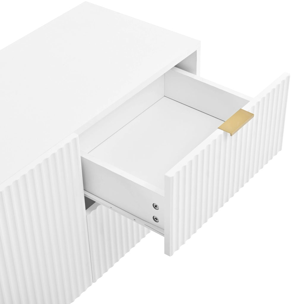 Mobile porta TV bianco con tre ante, cassetti e dettagli dorati, elegante e funzionale
