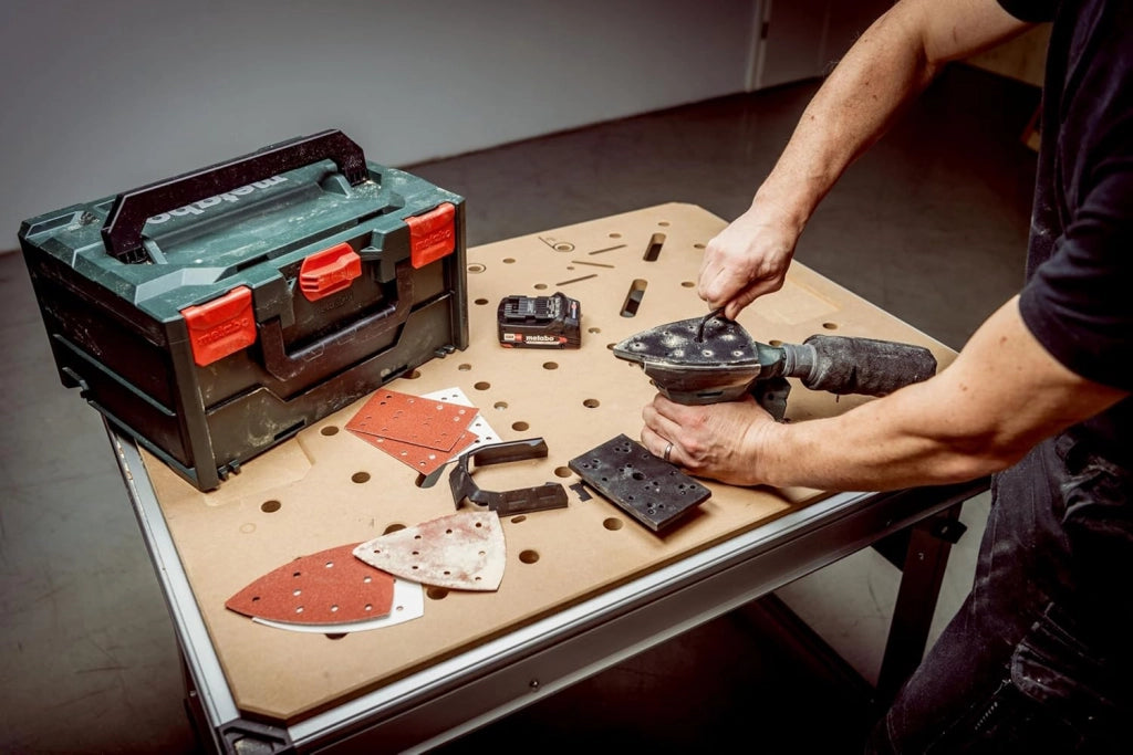Smerigliatrice multifunzione a batteria SM 18 LTX BL – 18 V, CAS, 20.000 giri/min. Numero di oscillazioni – Motore brushless, piastra triangolare/rettangolare, sacchetto per la polvere, presa