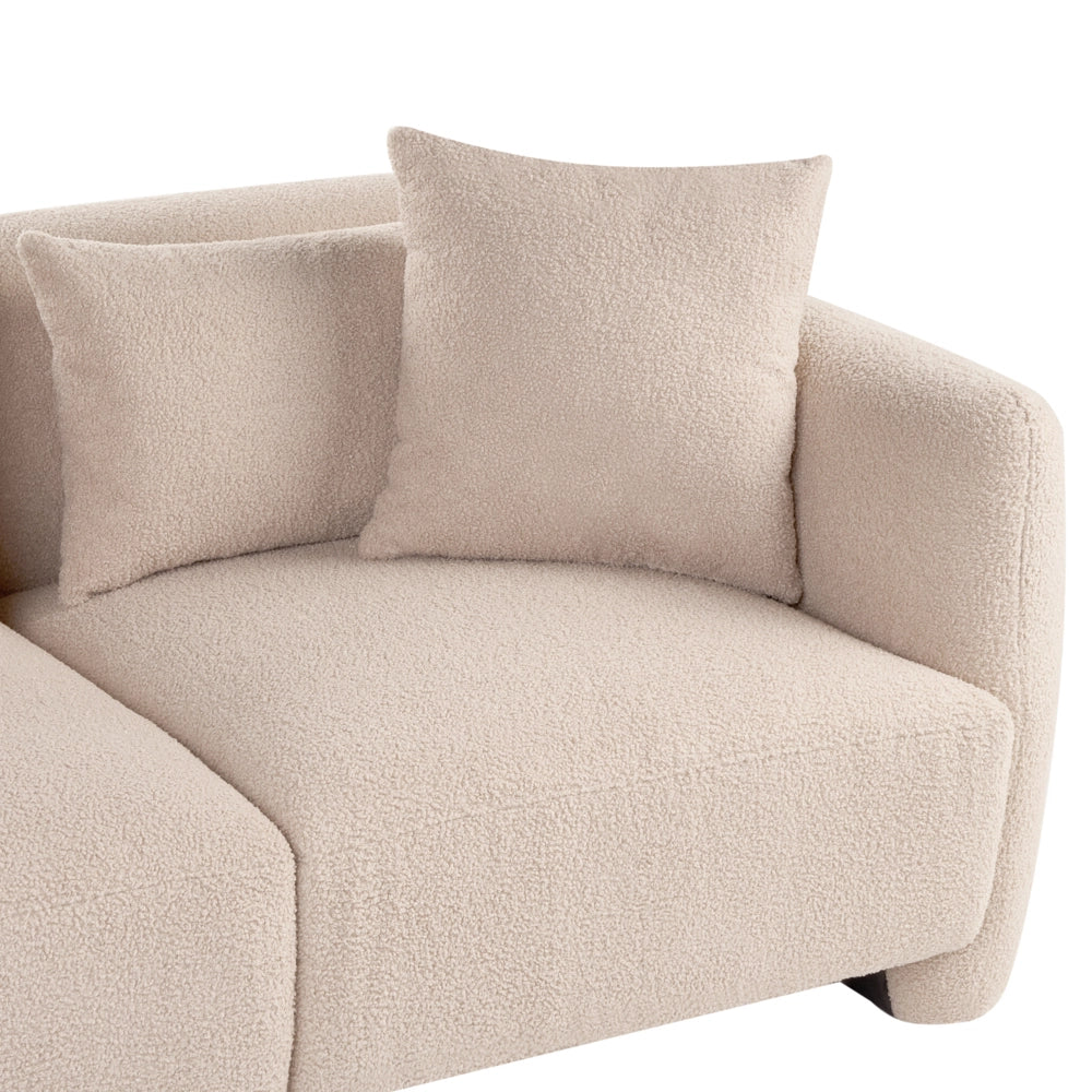 Divano imbottito minimalista a profilo ribassato a 3 posti con seduta profonda bouclè beige stile minimalista