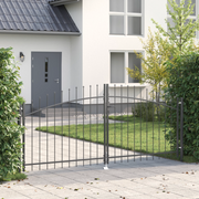 Cancello da Giardino con Punta a Lancia a Due Ante Grigio 150x300 cm in Acciaio