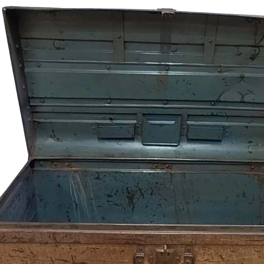Valigia artigianale in metallo, 67x37x25h cm