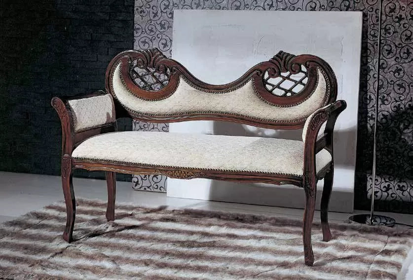 Divanetto imbottito in legno intagliato con fregi - Mobili 2G